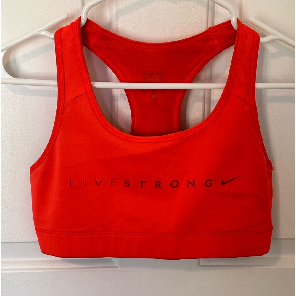 Nike, sports bra used but still in good condition, size Medium.